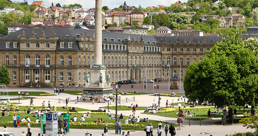 [Translate to English:] Bild vom Schlossplatz in Stuttgart