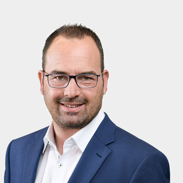 Gernot Schäfer, Partner Portraetfoto von Gernot Schaefer vor grauem Hintergrund