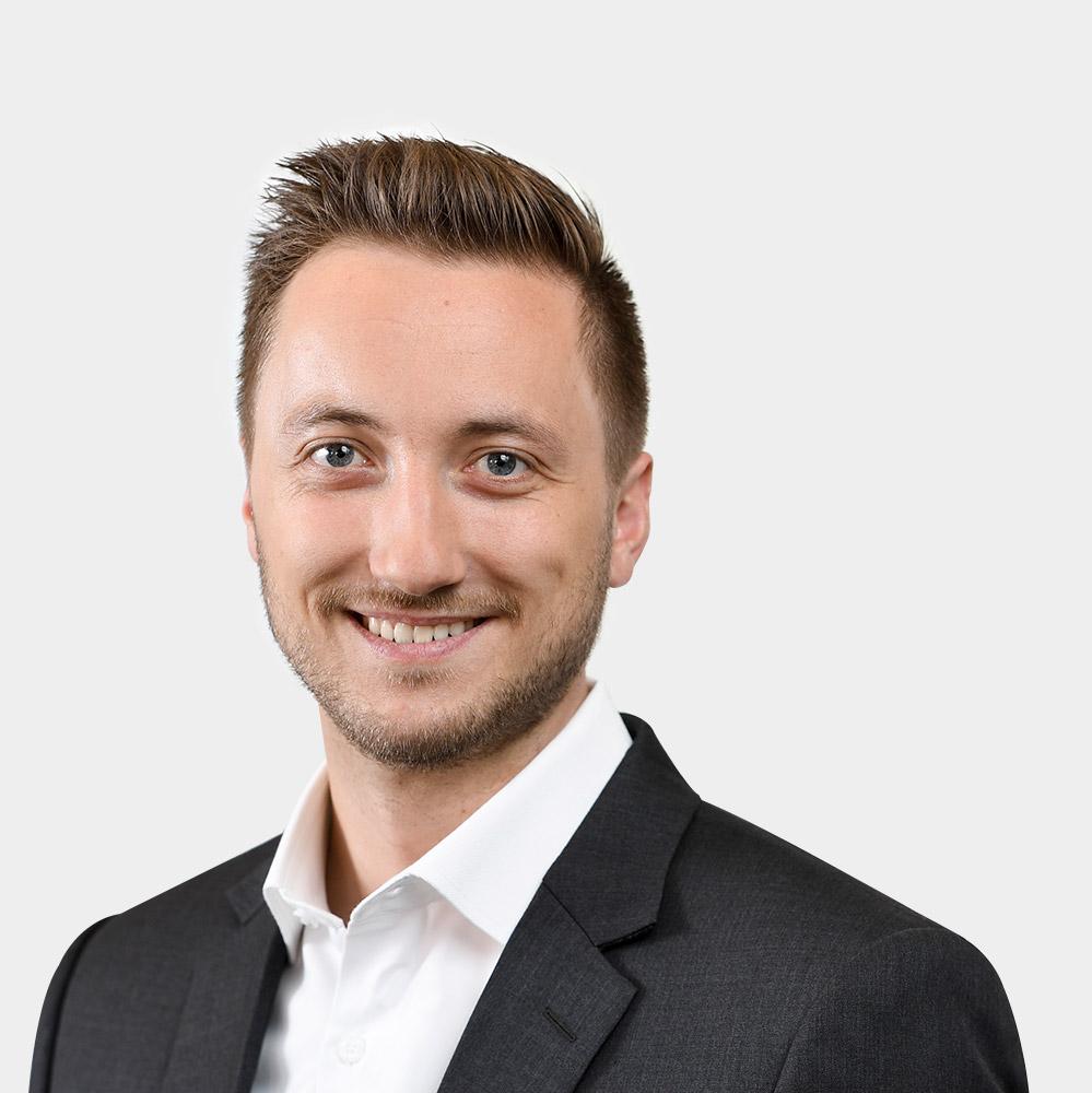 Robin Wachter, Junior Consultant Portraetfoto von Robin Wachter vor grauem Hintergrund