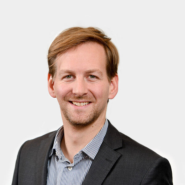Christian Kraus, Consultant Portraetfoto von Christian Kraus vor grauem Hintergrund