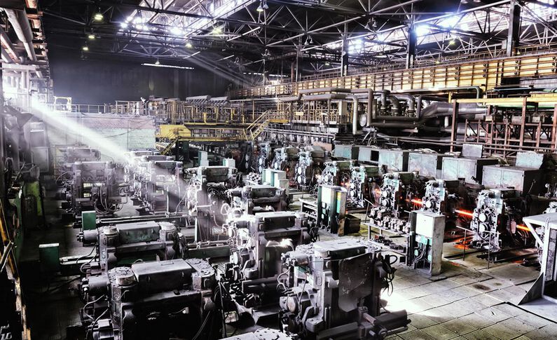ROI OPEX Industrie-Halle Blick in eine Industrie-Halle