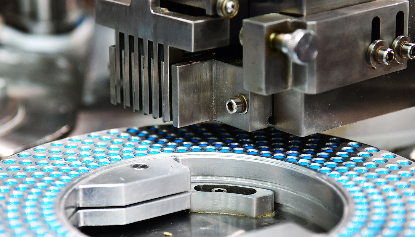 Industrie 4.0 Transformation Detailaufnahme einer Produktion in der Pharmaindustrie