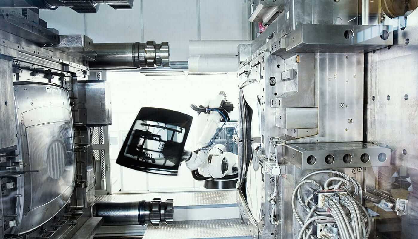 ROI Case Study - Qualitätssteigerung in der Automobilindustrie Bild einer Maschine in der Autoindustrie